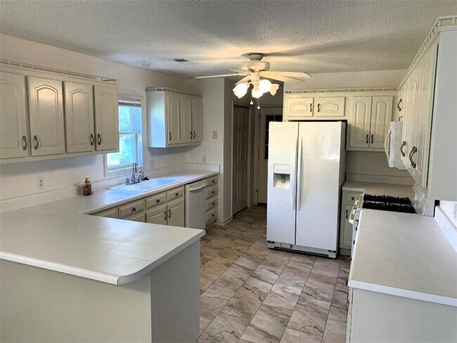 Building Photo - 200 Habersham Dr SE