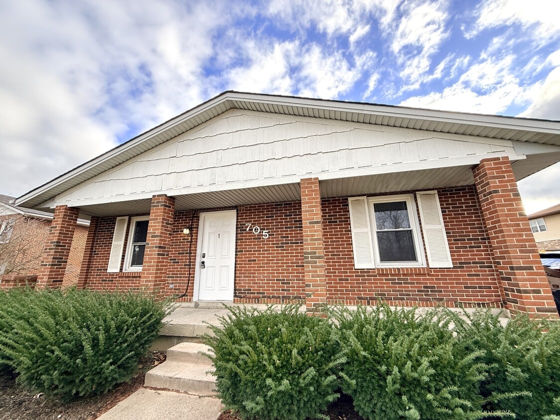 Foto principal - 705 Gordon Smith Blvd