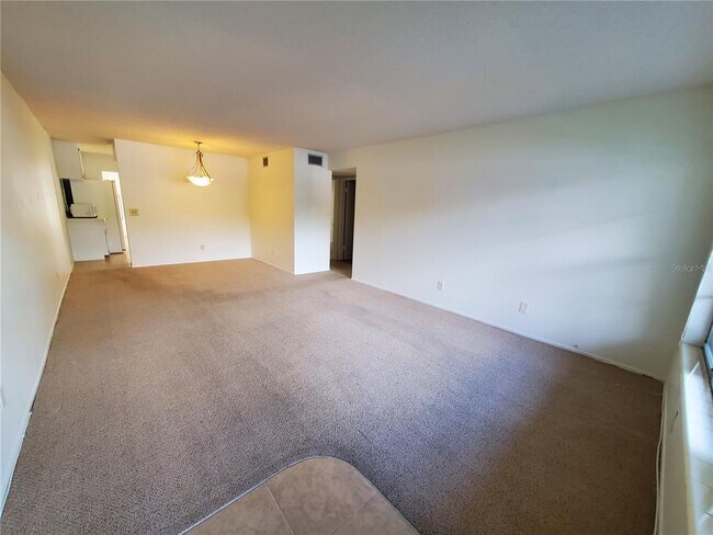 Foto del edificio - 2461 Rhodesian Dr