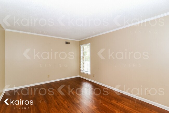 Foto del edificio - 5824 Tam Oshanter Ave