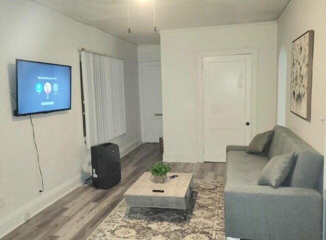 Foto del edificio - 817 Tyler St