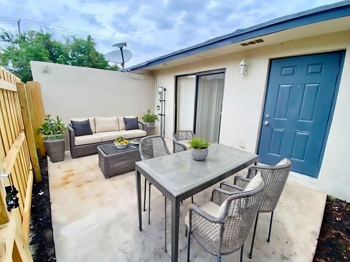Foto principal - 4583 Barclay Cres