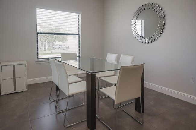Foto del edificio - Spacious 5-Bedroom Retreat with 4.5 Baths ...