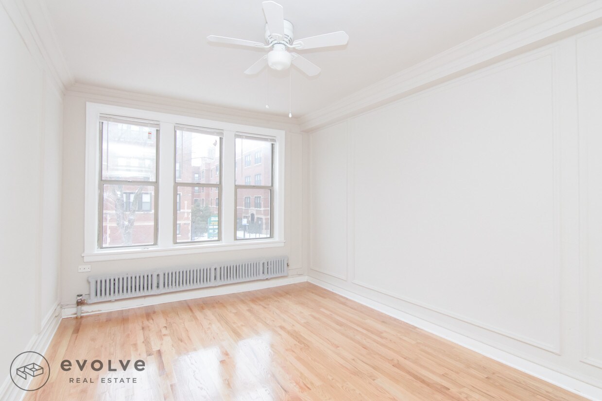 Primary Photo - 1369 W Estes Ave