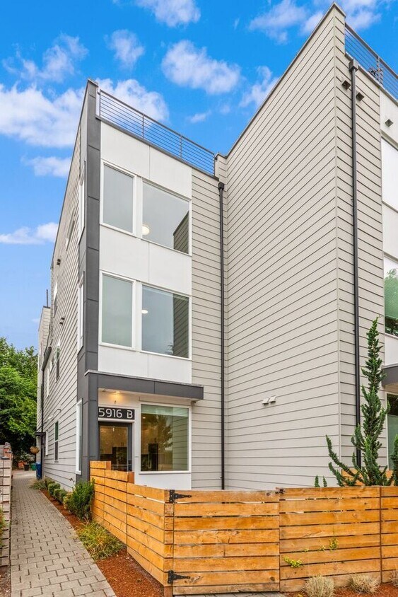 Foto principal - West Seattle Townhome with Air Conditionin...