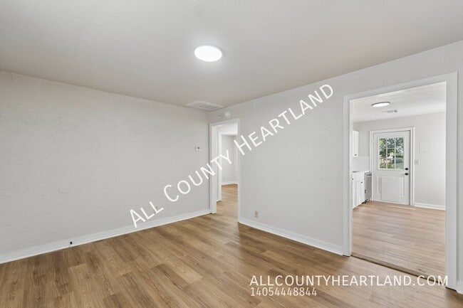 Building Photo - 912 SW 48th St