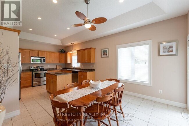 Building Photo - 73 Tanoak Dr