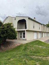 Building Photo - 7450 Prairie Rd NE