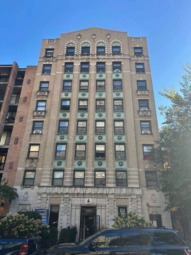 Foto del edificio - 831 W Bradley Pl