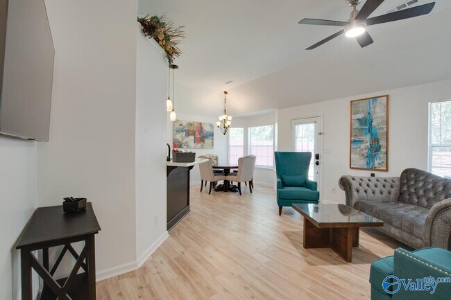Foto del edificio - 210 Cypress Creek Dr