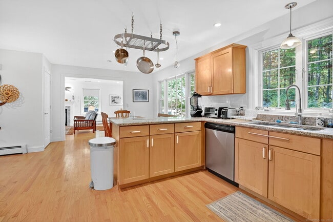 Building Photo - 49 Hydeville Rd