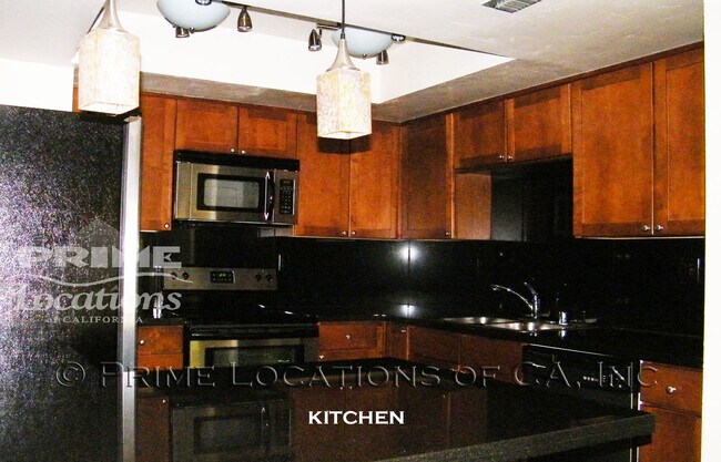 Foto del edificio - Experience Downtown Living with this upgra...