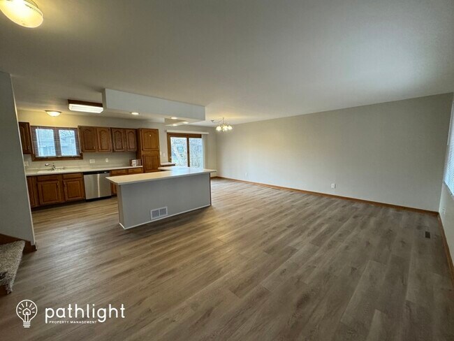Foto del edificio - 225 Lincolnshire Drive, Crystal Lake, IL, ...