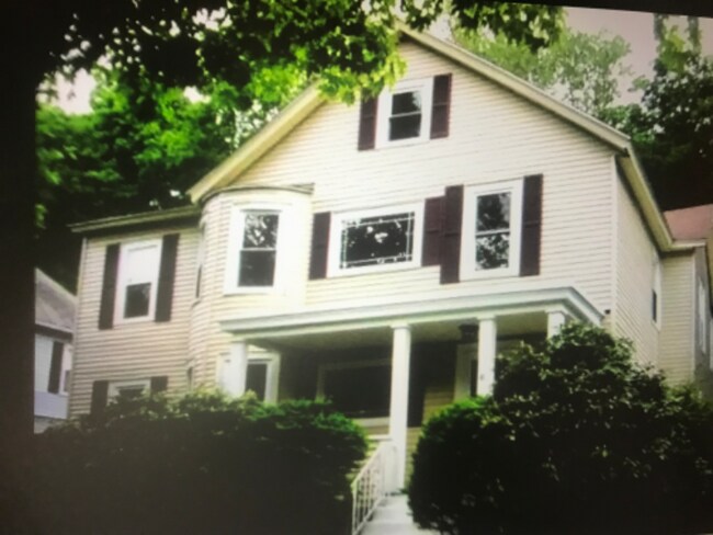 Building Photo - 41 Richmond Ave
