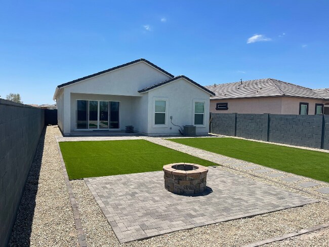 Building Photo - 40750 W Hillman Dr