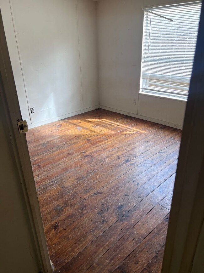 Foto del edificio - 3 Bedroom Home -ALL UTILITIES INCLUDED!