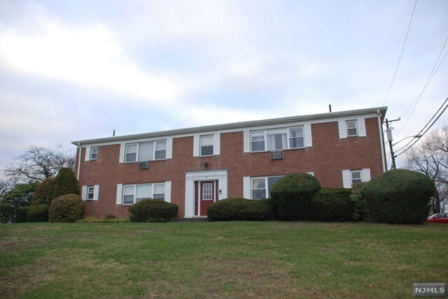 Primary Photo - 27 Rolling Ridge Rd