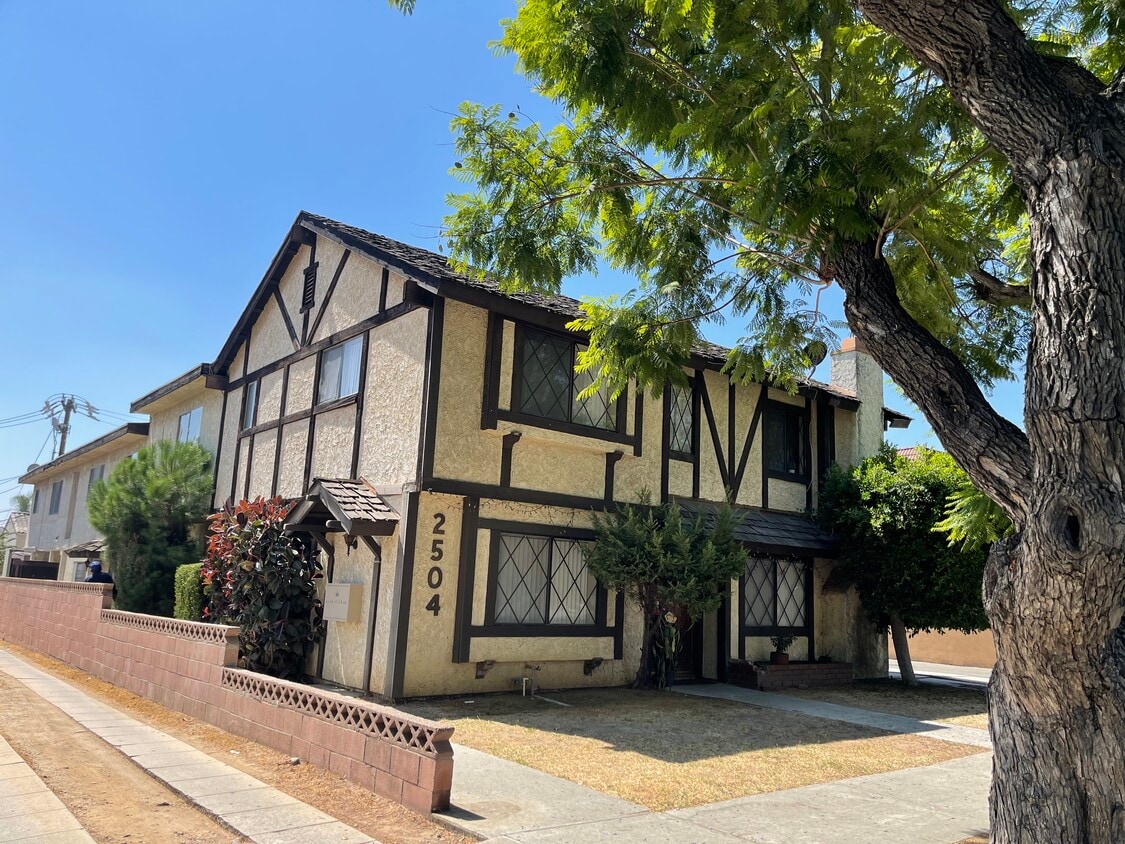 Primary Photo - 2504 W Grand Ave