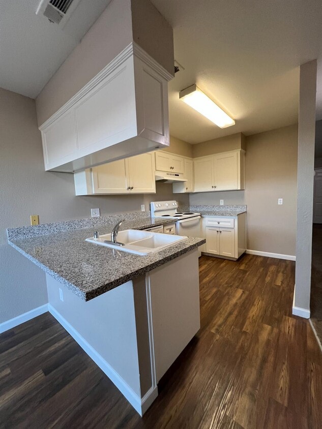 Foto principal - 1262 N Marks Ave