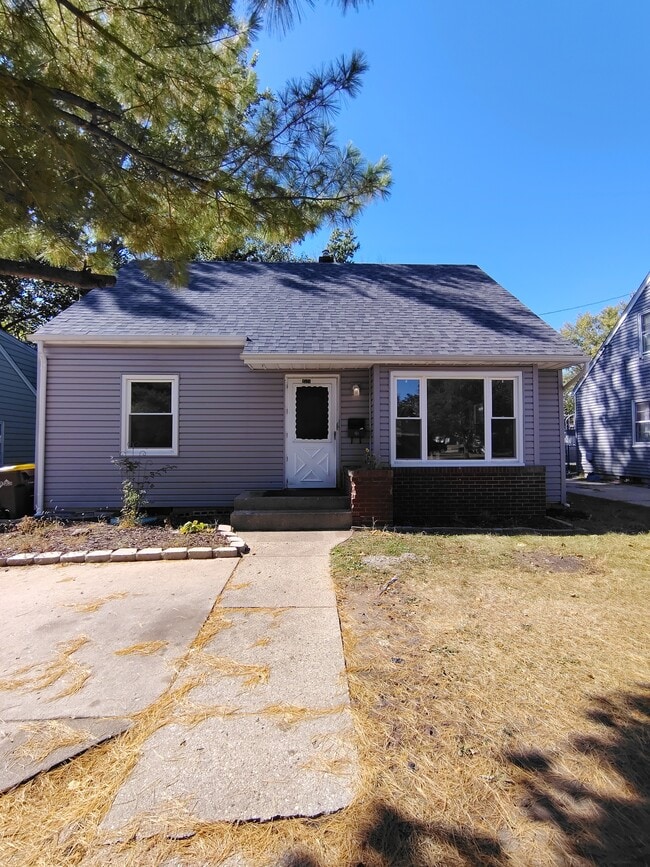 Building Photo - 2524 N Rockton Ave
