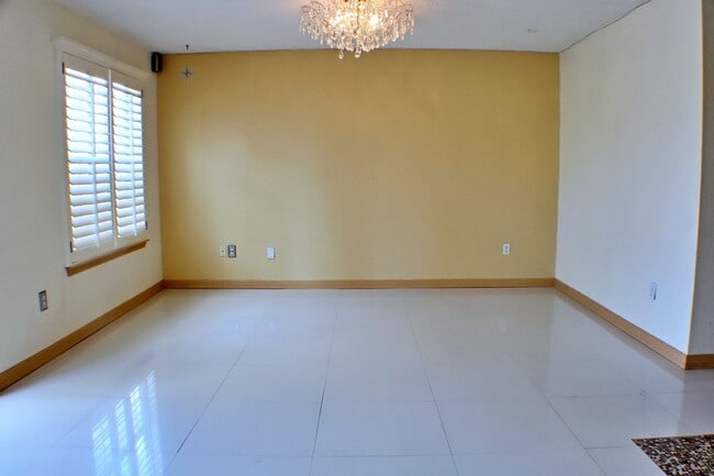 Foto del edificio - 6244 Kings Bridge Dr