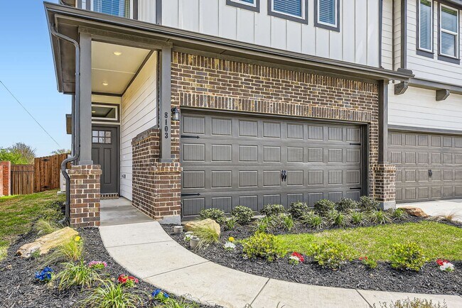 Foto del edificio - 8119 Sawyer Dr