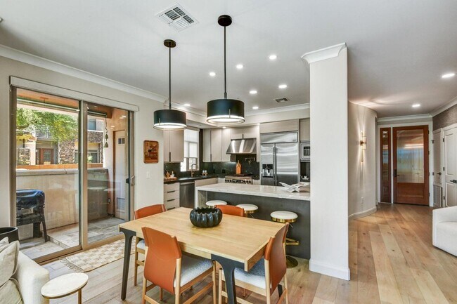Foto del edificio - 4909 N Woodmere Fairway
