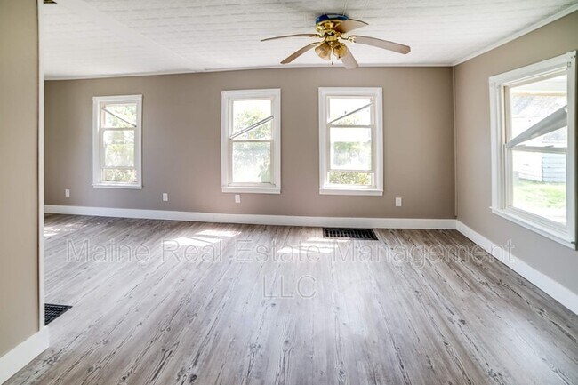 Building Photo - 26 Oak St