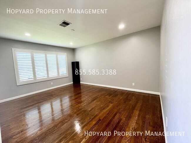 Foto del edificio - 6186 Alvord Way