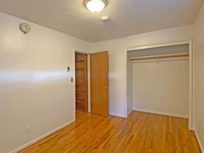 Building Photo - Lovely Centrally Located NW Corvallis Rental