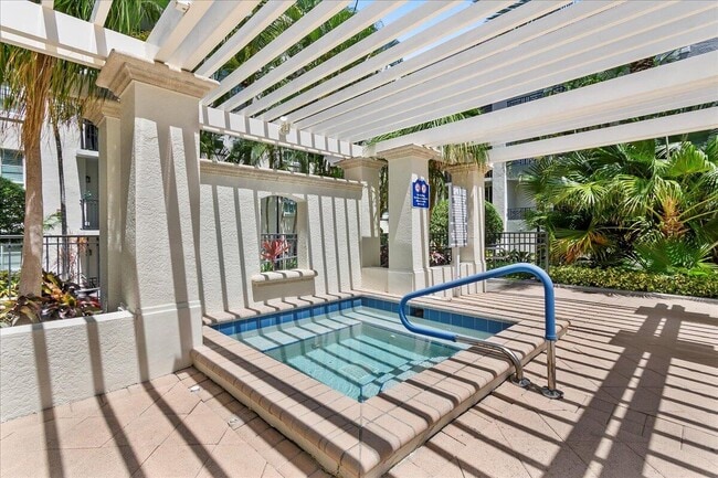 Foto del edificio - 600 S Dixie Hwy