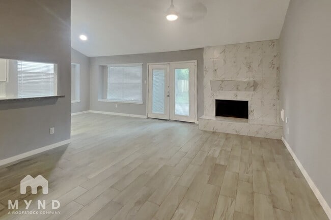 Building Photo - 2403 Summer Spring Dr