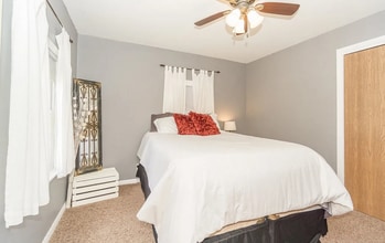 Building Photo - 108 5th St NE