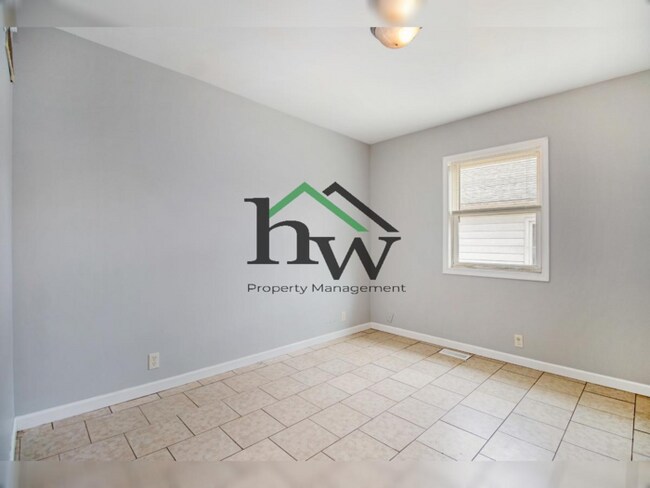 Building Photo - 1622 Elwood Ave