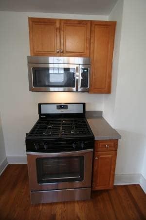 Gas Stove - 44 S Fremont Ave