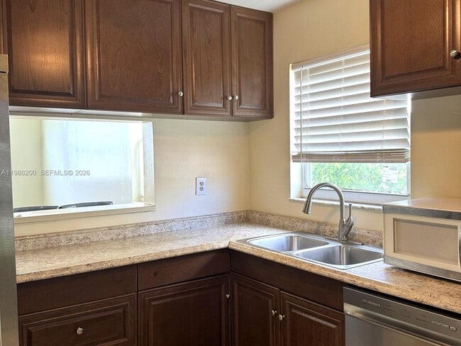 Building Photo - 6870 Royal Palm Blvd