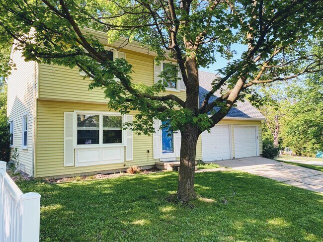 Building Photo - 1855 Franklin Ct N