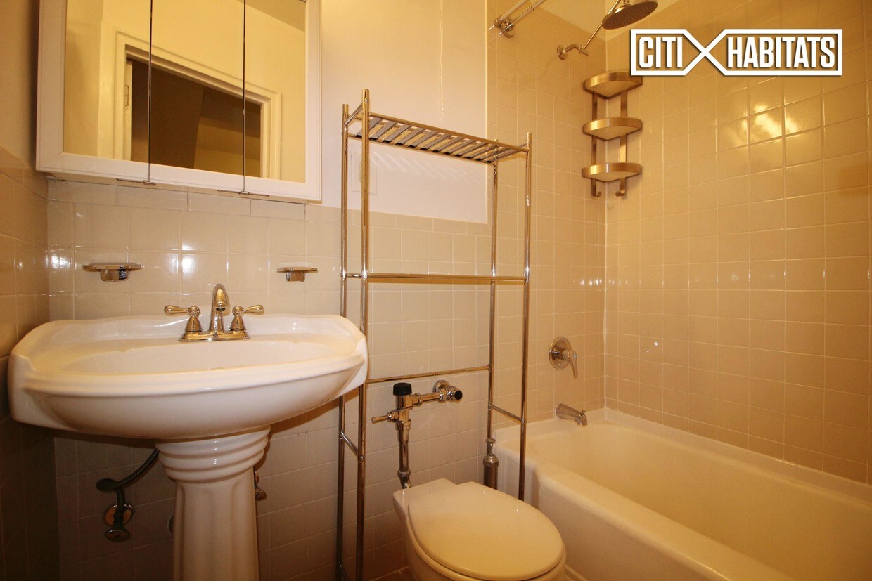 Foto del edificio - 6863 108th St