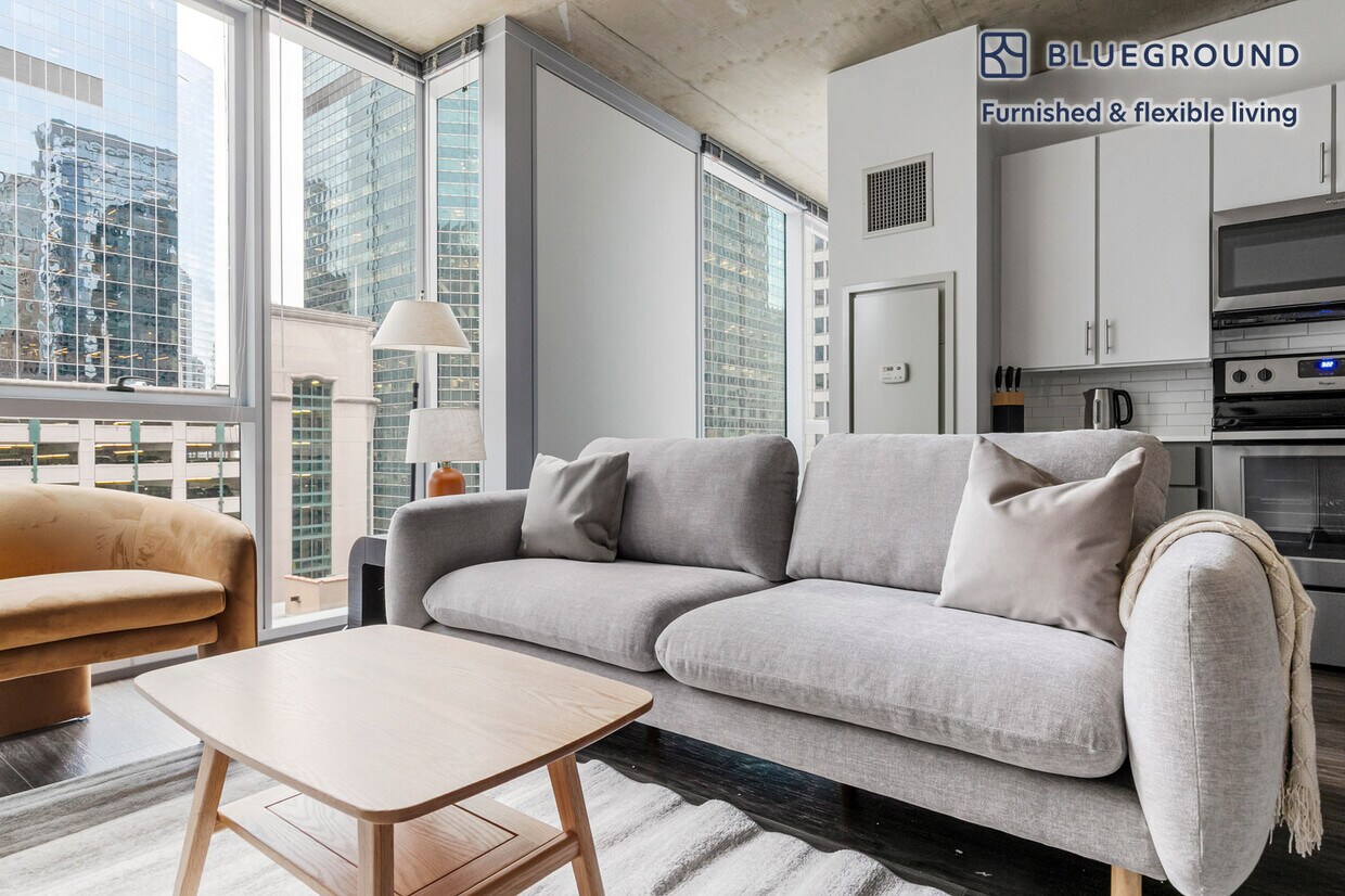 Foto principal - 215 W Lake St