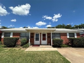 Building Photo - 2011 Delaware Ln