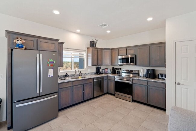 Building Photo - 1829 Camino Lebanon