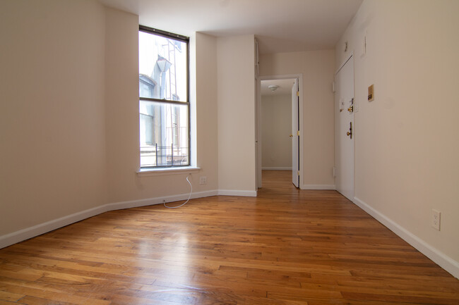 Living - 953 Amsterdam Ave