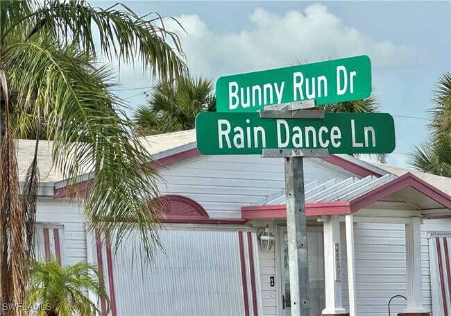 Foto del edificio - 3165 Bunny Run Dr