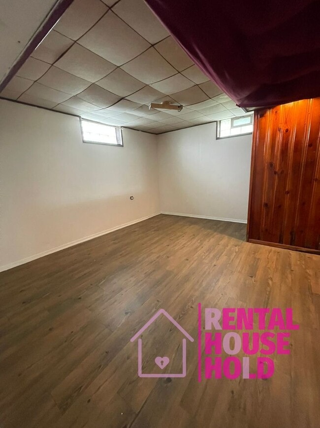 Building Photo - 3-Bedroom 1-Bath Single Family Home Locate...