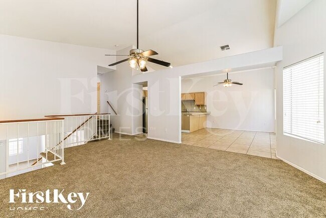 Foto del edificio - 3755 E Broadway Rd
