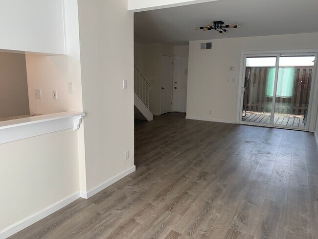 Foto del edificio - Updated 2 bed/1.5 bath condo in Concord