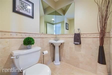 Building Photo - 4 br, 2 bath House - 12 E Yale Loop # 30