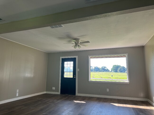 Building Photo - 210 Nichols Dr