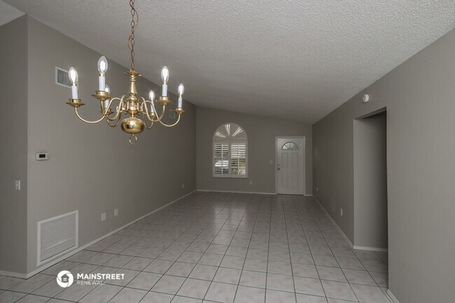 Foto del edificio - 473 Birch Ave SW