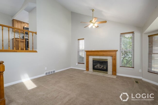 Building Photo - Stunning Home In Excellent Location!